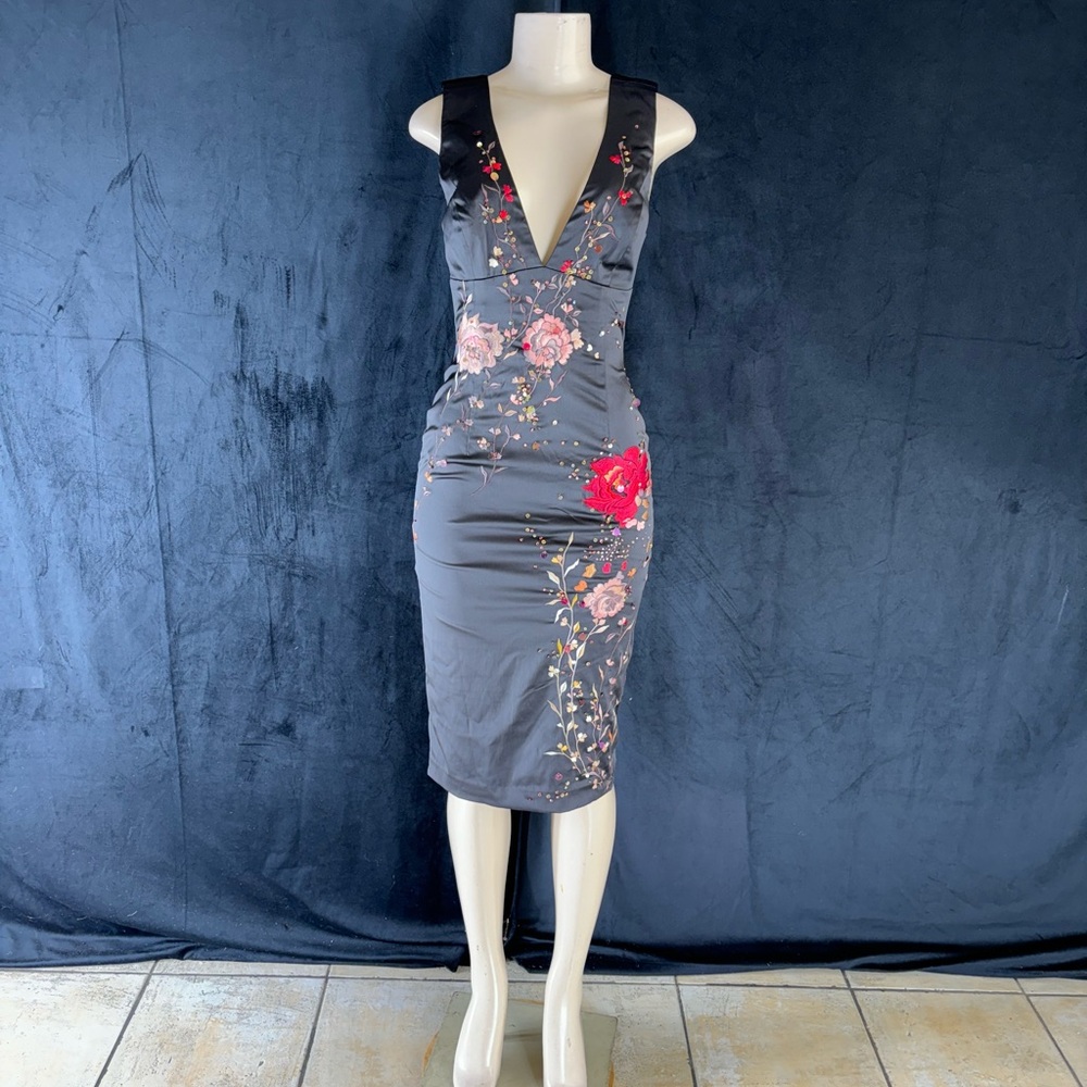 Chic Floral Deep V-Neck Dress in Gray